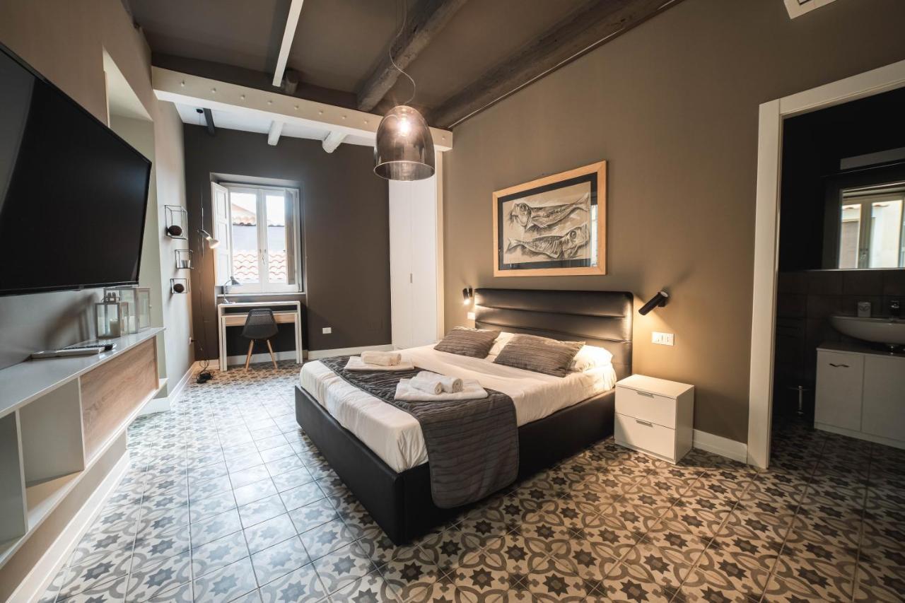 Palazzo Paladini - Luxury Suites In The Heart Of The Old Town Pizzo  Bagian luar foto