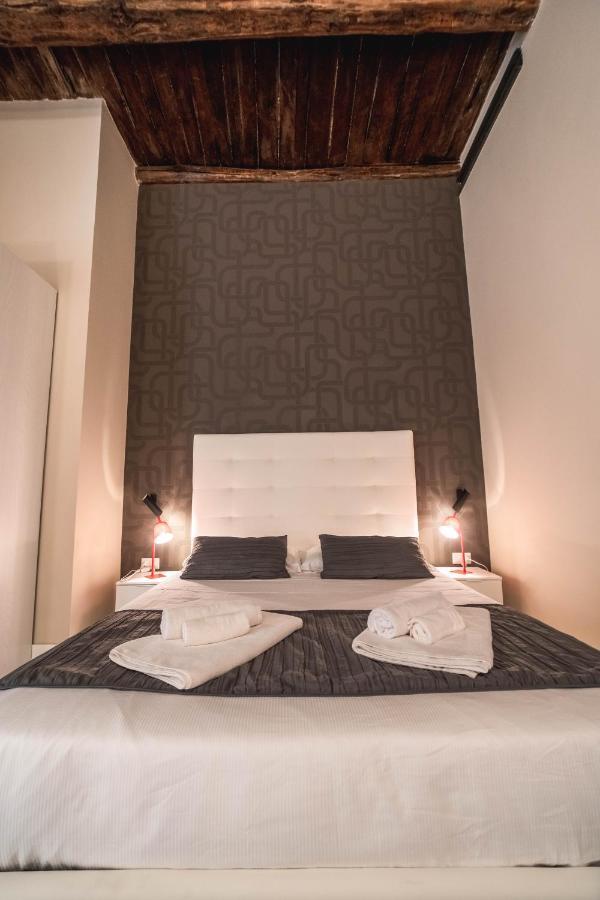 Palazzo Paladini - Luxury Suites In The Heart Of The Old Town Pizzo  Bagian luar foto