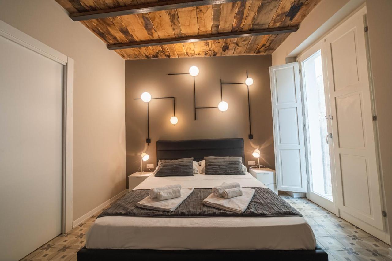 Palazzo Paladini - Luxury Suites In The Heart Of The Old Town Pizzo  Bagian luar foto