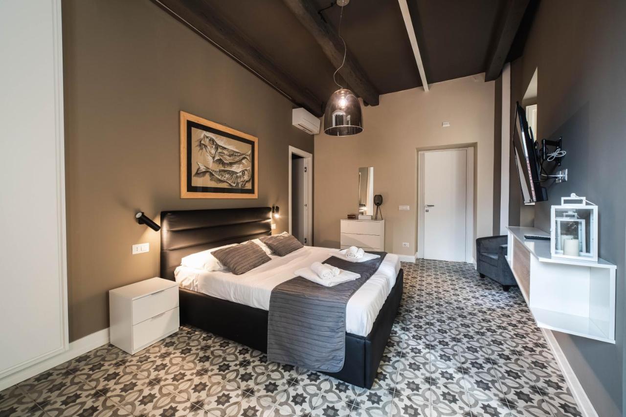 Palazzo Paladini - Luxury Suites In The Heart Of The Old Town Pizzo  Bagian luar foto